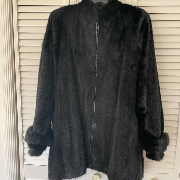 Revillon Black mink jacket, size medium - Picture 3 of 9